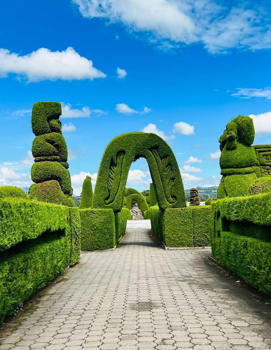 Jardín topiario de Tulcán en Ecuador visitado durante tour desde la Amazonía del Putumayo con Econawa